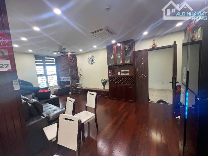 Nội thất xịn Tặng ngay- Căn hộ 100m2-3Ngủ - Ciputra chỉ 8.58tỷ, BC Đông Nam