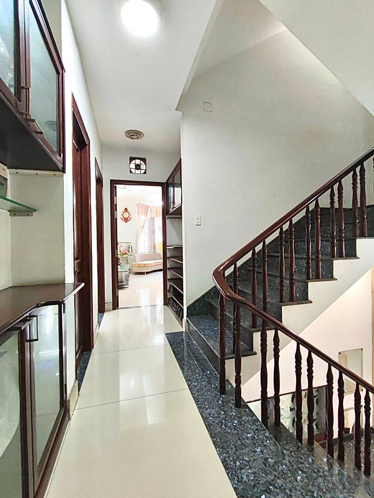 Bán tòa căn hộ dịch vụ 2 mặt tiền Trần Quang Khải, Quận 1, dt 121m², giá 65 tỷ