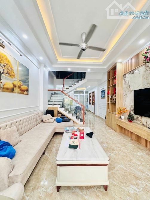 Nhà 4 tầng tđc Xi măng chợ Hoa Quả Sở Dầu Hồng Bàng 50m2 giá chỉ 5,1 tỷ có sẵn nội thất