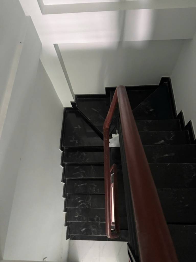 Bán nhà mặt tiền Trường Sa, Phú Nhuận, dt 32m2, 4 tầng, chỉ 12 tỷ