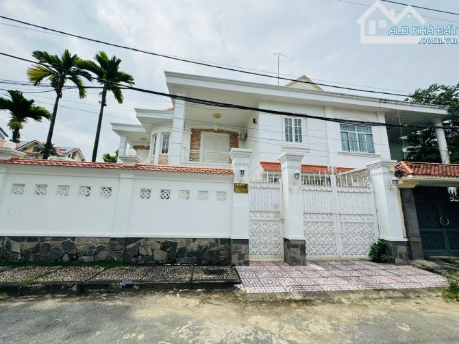 BIỆT THỰ COMPOUND TRẦN NÃO, AN KHÁNH, QUẬN 2 DIỆN TÍCH 232M2 (14,7m x 15,4m) GIÁ 50 TỶ