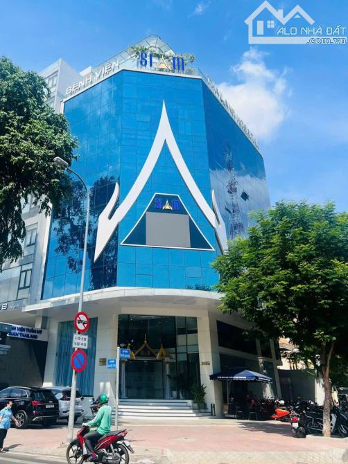 bán Tòa building góc 2 mặt tiền Nguyễn Trãi-mặt tiền khủng 30m-2 hầm 10 tầng mới 100%