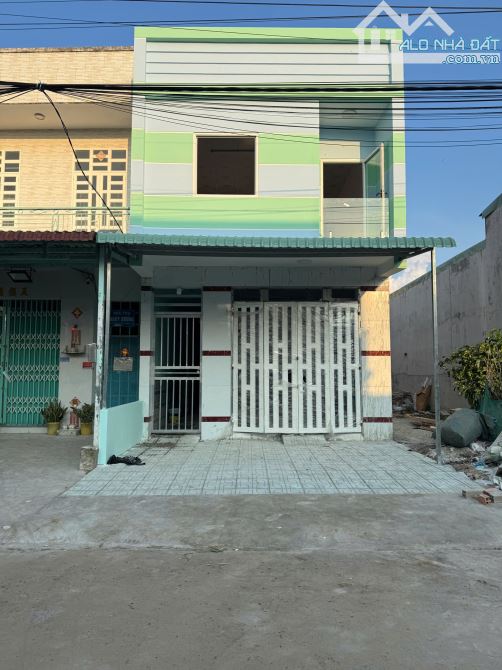NHÀ TRỌ CẦN BÁN ,6 PHÒNG 1 KIOT ,THU NHẬP 11 TRIỆU/ THÁNG KCN TÂN ĐỨC , ĐỨC HÒA