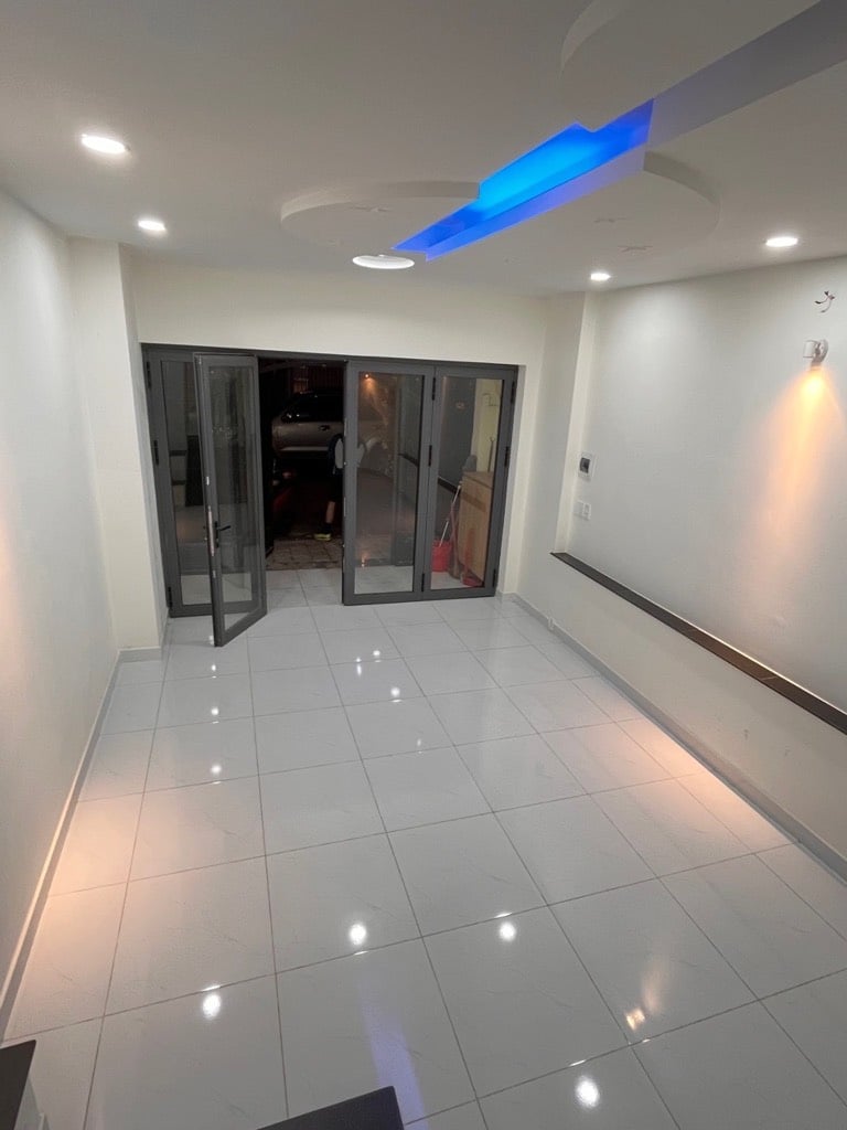 Bán nhà Lý Phục Man Quận 7, mặt tiền đường số 9m, ngang 4m, 4 tầng 4PN