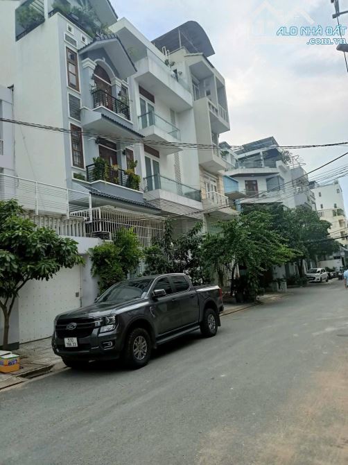 Biệt thự căn góc đường lớn, 22*28, 624 m2 thổ cư, hơn 40 tỷ.