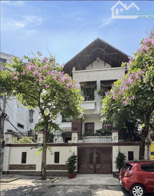 Biệt thự 2 MT 101/3 Đinh Bộ Lĩnh, P.26, Q. Bình Thạnh