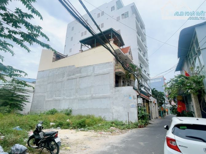 Bán nhà hẻm 8m Âu Cơ 8.5x16m, nhà 2 lầu mới. Khu dân trí cao, gần ngã 3 Trường Chinh