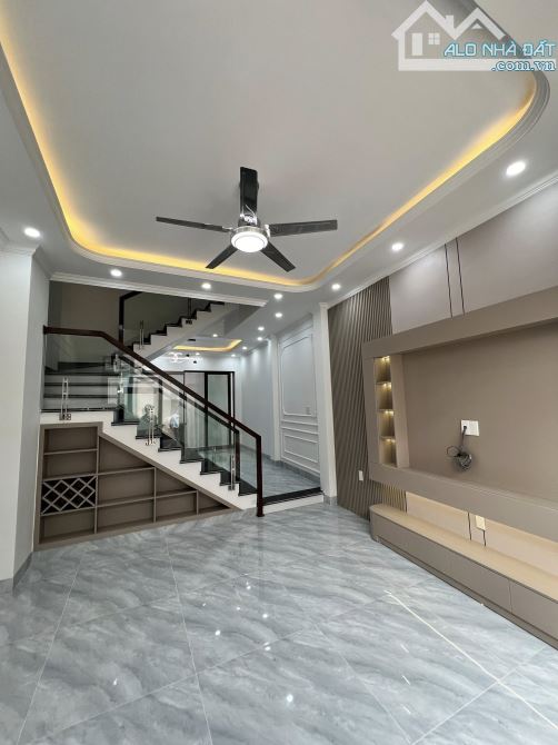 Bán Nhà 4 Tầng Sở Dầu Hồng Bàng Hải Phòng 45m2 Gần Chợ Đầu Mối Giá 3,x Tỷ
