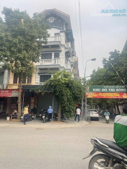 Lô góc Liền Kề đối diện Himlam Vạn Phúc KD đỉnh cao ,51m2 5 tầng full nội thất 24,4 tỷ
