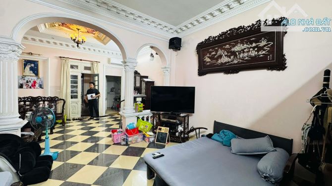BIỆT THỰ MẶT PHỐ HOÈ NHAI – BA ĐÌNH – 182M² – 4 TẦNG – MT 6.3M – 145 TỶ