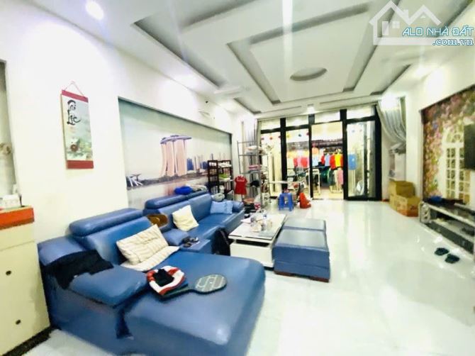 ĐC: Đường số 1 ( Trần Trọng Cung) Quận 7.Giá: 22,5 tỷ.