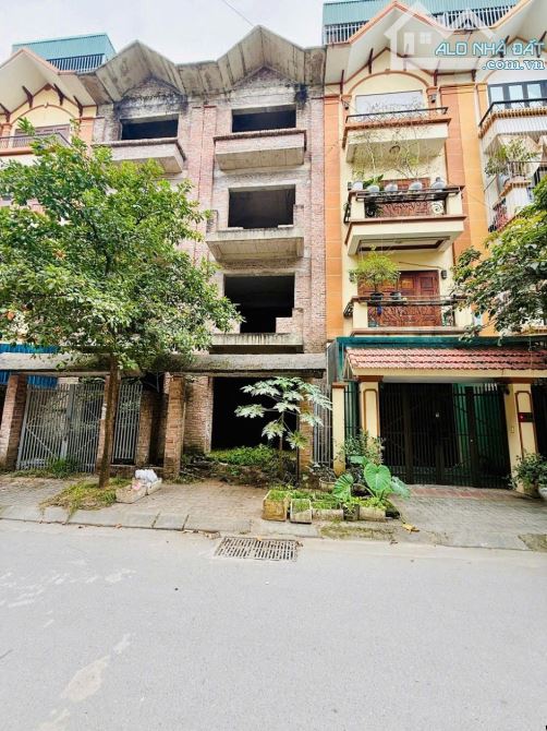 LIỀN KỀ LỘC NINH PHÂN LÔ VỈA HÈ HƠN 9 TỶ
