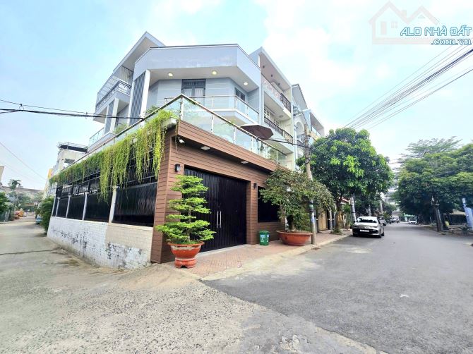 Biệt thự 4 tầng căn góc 8x18 hẻm 10m Nguyễn Thị Búp, vị trí đẹp giá tốt.