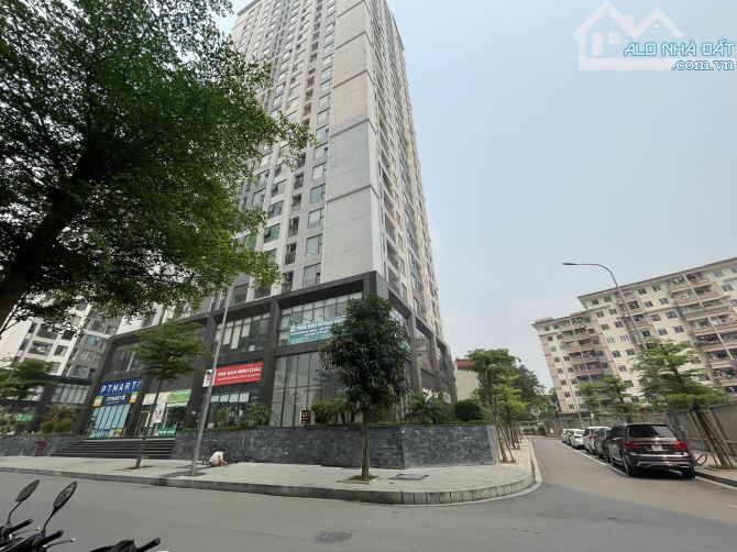 Bán sàn văn phòng 1000m2, đẹp, sẵn sổ lâu dài, bàn giao luôn