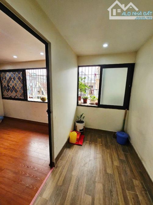 CHỈ 4 TỶ HIẾM CÓ TẠI TRUNG TÂM CẦU GIẤY - 2 NGỦ - CÓ SLOT OTO - THOÁNG SÁNG - SỔ ĐỎ SẴN