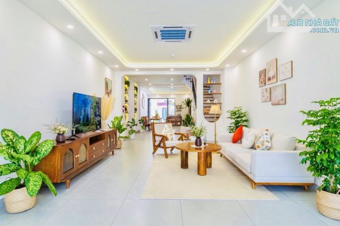 VILLAR 4 TẦNG - MẶT TIỀN CỬA ĐẠI - HỘI AN - 210m2 - DOANH THU 100TRIEU - 22ty99.