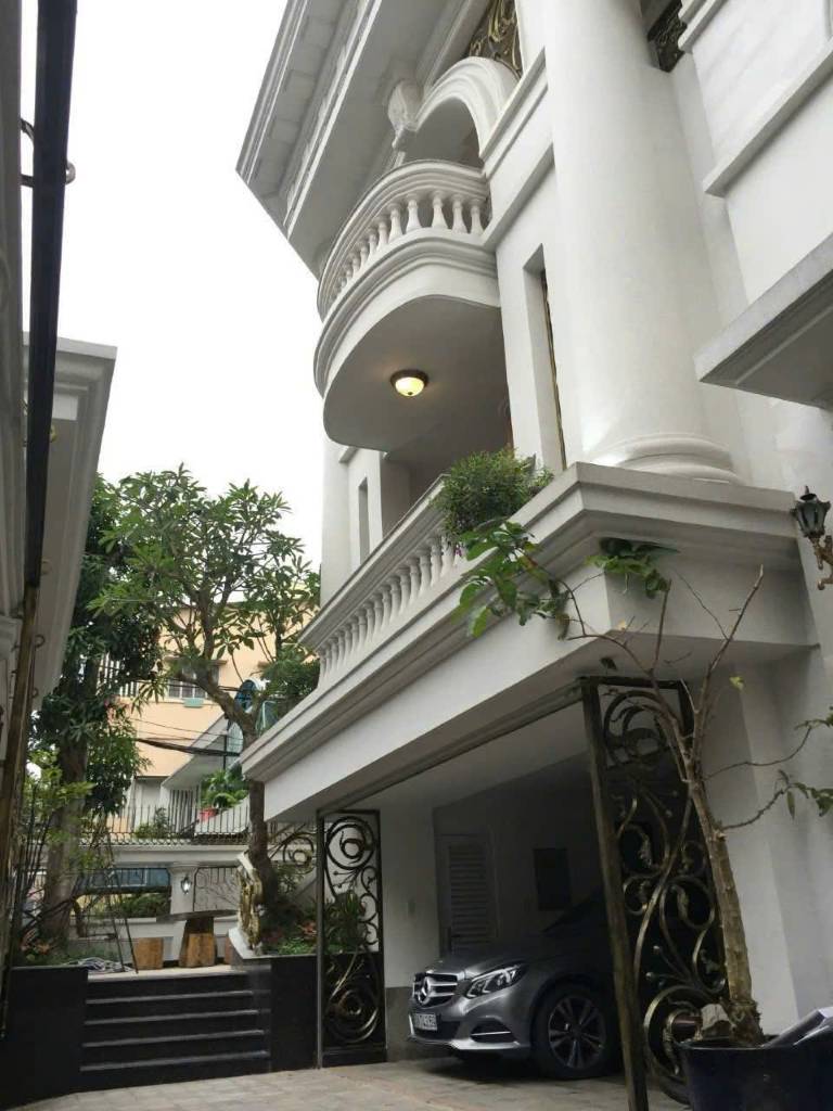 BÁN BIỆT THỰ MẶT TIỀN NGUYỄN TRỌNG TUYỂN, PHÚ NHUẬN, CÓ HỒ BƠI, DT 220M2, NGANG 16M