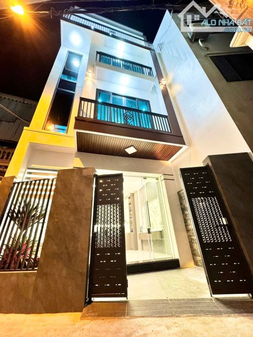 BÁN NHÀ LÊ LỢI , NGÔ QUYỀN . Giá 5,65 tỷ , 4 tầng , 50m.