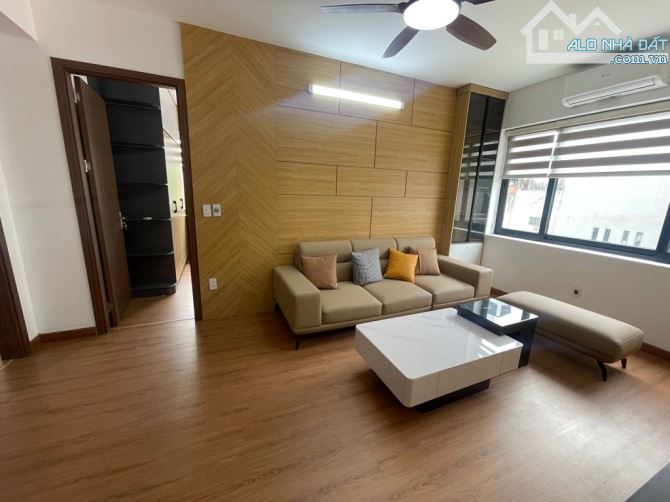 Bán chung cư 134 Quán Thánh 85m2 căn góc 3 ngủ 2 Vs gần Hồ Tây, Trung tâm Ba Đình.