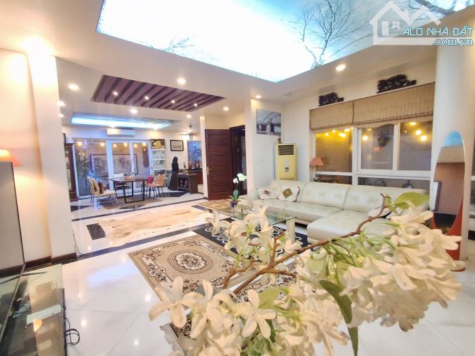 BÁN BIỆT THỰ VIP TÂY NAM LINH ĐÀM, HOÀNG MAI, 220M,5T,MT12M, THANG MÁY, Ô TÔ, VỈA HÈ