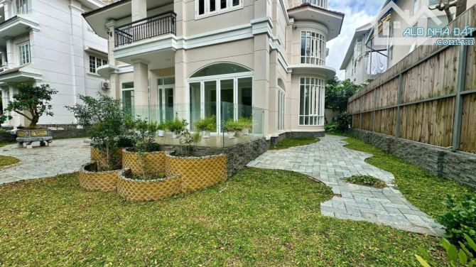 Bán Biệt Thự Khu Lan Anh Village, Bình An, Quận 2. DT: 18 x 21m. KC: 3 Tầng. Giá : 230 tỷ