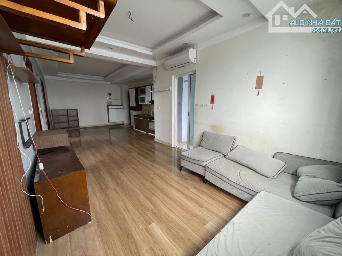 Cần bán chung cư Hoàng Cầu, 70m, tầng cao, cực thoáng, sổ đỏ chính chủ, chỉ 7x tỷ