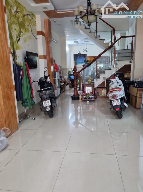 Nhà đẹp - Mặt tiền nội bộ - Đường Thép Mới - khu K300 - DT: 4.2 x 11m - Giá: 8.9 tỷ TL