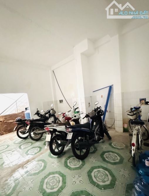 BÁN CĂN HỘ DỊCH VỤ GẦN BX MIỀN TÂY,DT cực khủng(128M2) DÒNG TIỀN ỔN ĐỊNH, GIÁ 7.6 TỶ(LT2YB