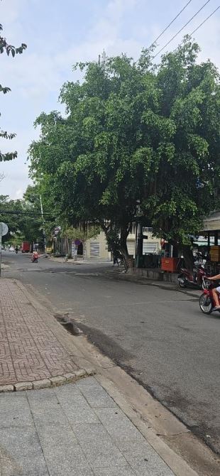 Bán Biệt thự vườn, góc 2 MT Huỳnh Thị Đồng. 624m2, ngang 25m, đủ công năng. Chỉ 71tr/m2