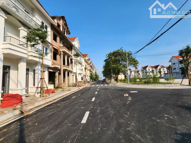 NHÀ ĐẸP TRỤC CHÍNH CIENCO 5, ĐAN PHƯỢNG: 68M * 5 TẦNG, KINH DOANH, Ô TÔ TRÁNH, CHỈ 11 TỶ.