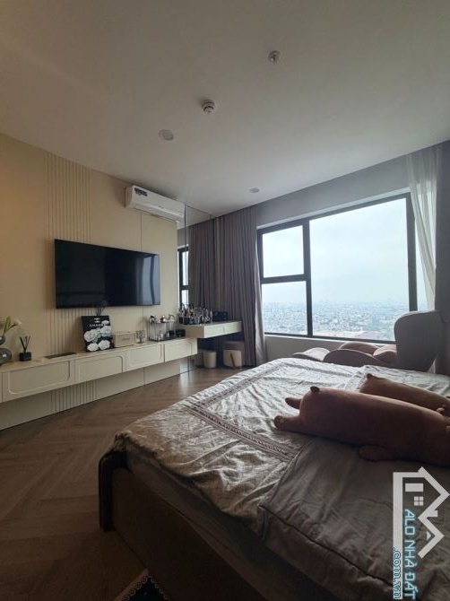 8.4 tỷ/ 106 m2/ Căn Hộ Cao Cấp 3 ngủ / Lô góc/ Long Biên
