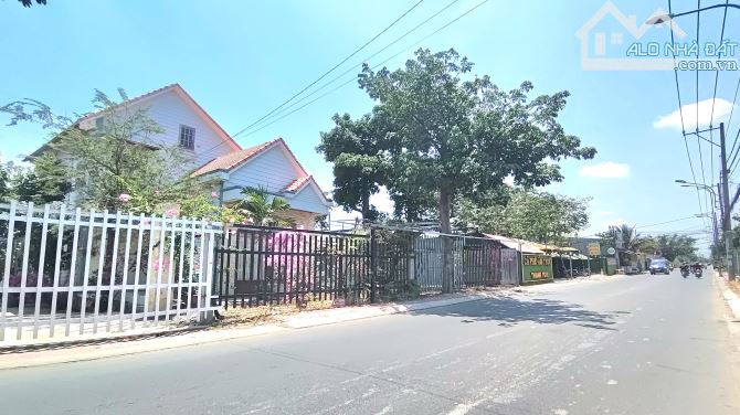 HƠN 8TỶ CÓ BIỆT THỰ SÂN VƯỜN ĐẸP RẠNG NGỜI DT 400M2, ĐƯỜNG ĐOÀN NGUYỄN TUẤN, 2KM RA QL1A