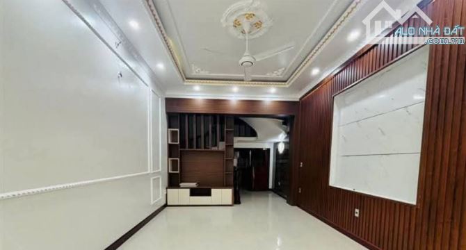Bán nhà Thiên Lôi, Kênh Dương, Lê Chân, 4 tầng 67m², giá chỉ 4,78 tỷ, ô tô đỗ cửa