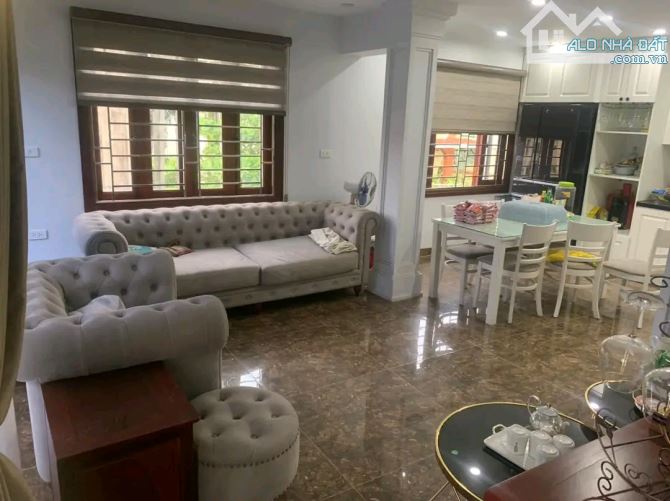 BÁN NHÀ PHÂN LÔ PHỐ LÂM HẠ LONG BIÊN 12 TỶ DT 45M2 MT 6M 5T LÔ GÓC Ô TÔ TRÁNH KINH DOANH