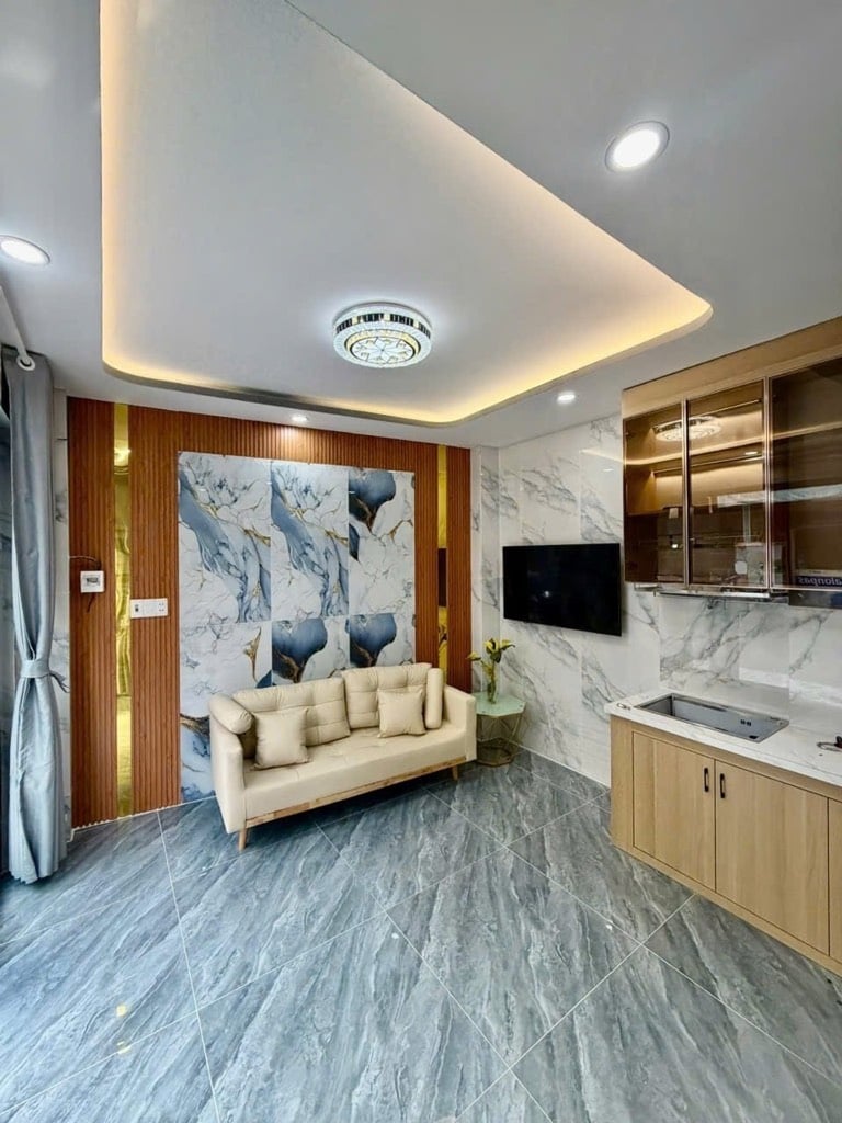 Bán nhà mặt tiền kinh doanh Tên Lửa, Bình Tân, 3 tầng ngang 5,3m, tặng nội thất, chỉ 3,768 tỷ