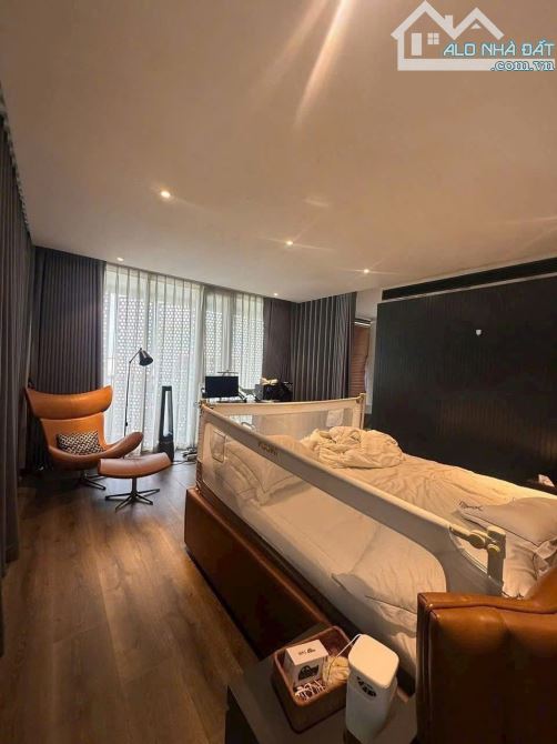 Bán Biệt Thự Góc 2MT Đường Nguyễn Sỹ Sách Quận Tân Bình.DT:18x19m.Giá 45 Tỷ