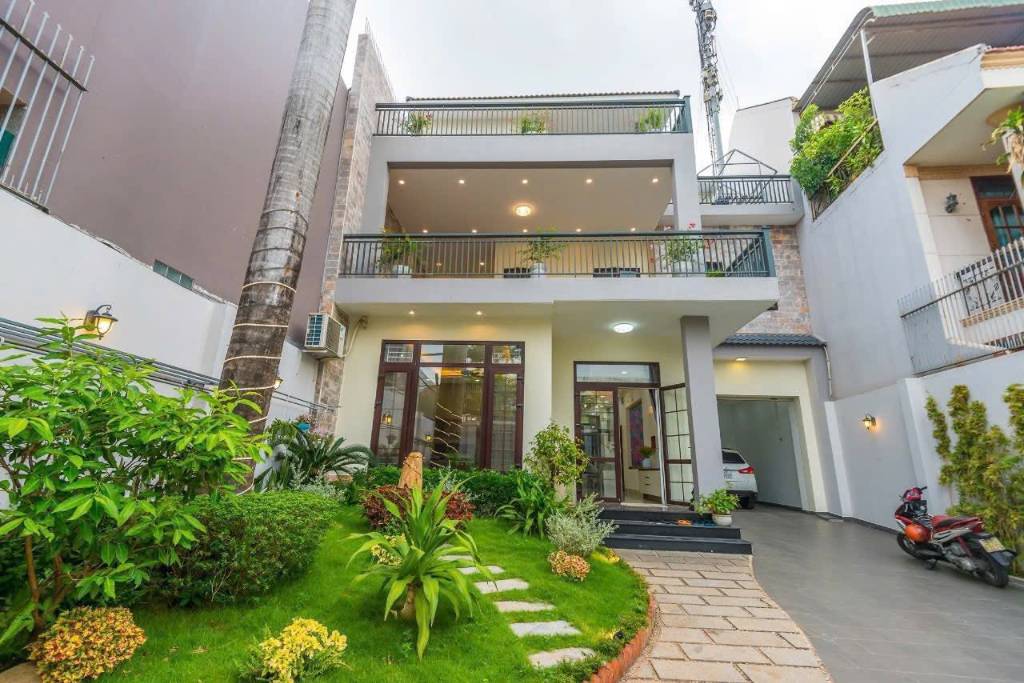 Bán căn Villa sân vườn Thảo Điền, đẳng cấp 300m2 3 tầng, full nội thất, thang máy, giá 82 tỷ TL