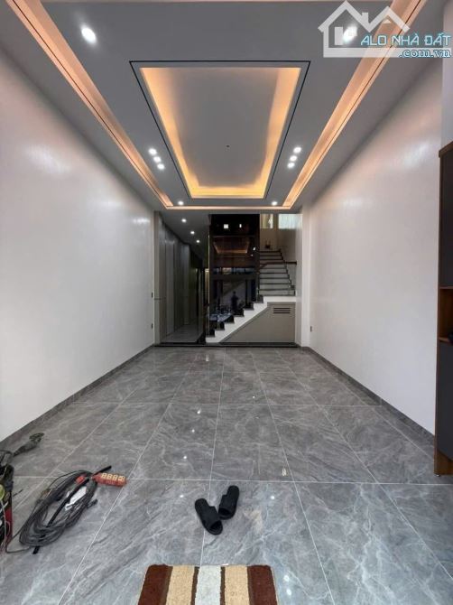 CỰC HIẾM – NHÀ 5 TẦNG THANG MÁY TẠI TĐC THƯỢNG LÝ, HỒNG BÀNG