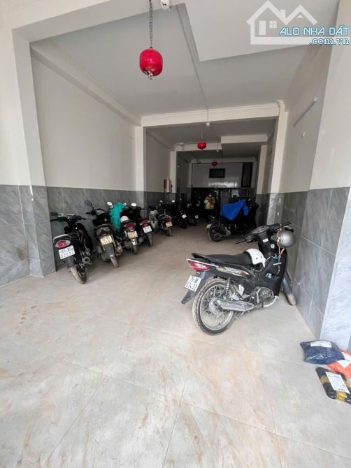 💰 TOÀ CĂN HỘ 180M² – NGANG 9M – 24 PHÒNG – THU 120TR/THÁNG CHỈ 2X TỶ