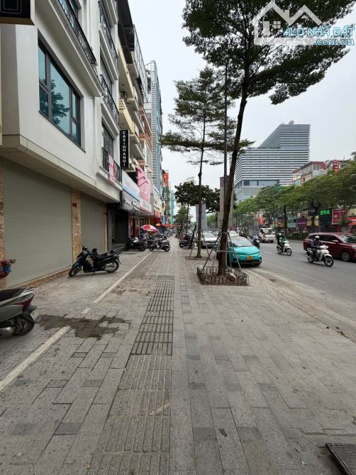 Bán Tòa Nhà Mặt Phố Ô Chợ Dừa Đống Đa . 105M MT 7.2 Giá Tốt Tòa VP mới Cứng koong