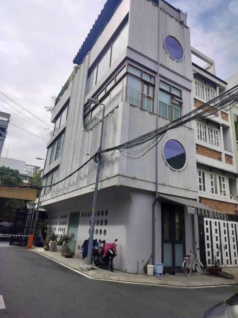 BÁN NHÀ GÓC 3 MẶT TIỀN NGUYỄN TRỌNG TUYỂN, PHÚ NHUẬN, NGANG 4.05 x 16.5M GIÁ 32 TỶ