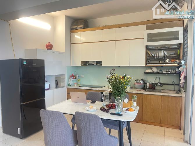 Bán Chung cư Việt Hừng căn Góc, View đẹp, Full nội thất, 97 m2, 3PN, giá chỉ nhỉnh 5 tỷ.