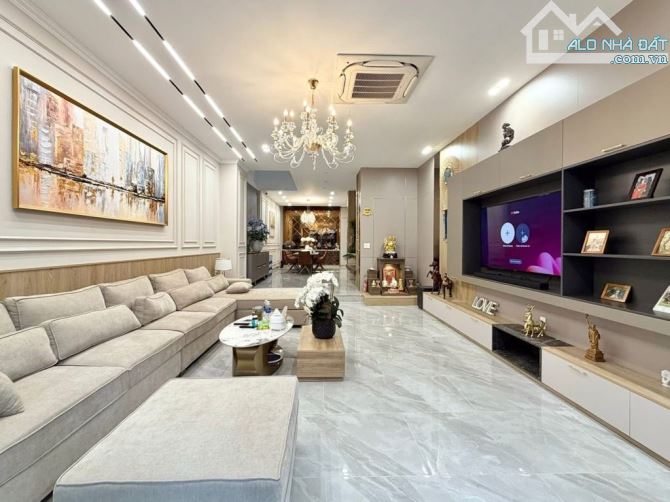 VIP NGAY BIỆT THỰ MỚI NGUYỄN CHÍ THANH Q.5- 4 TẦNG CÓ THANG MÁY -8x20m