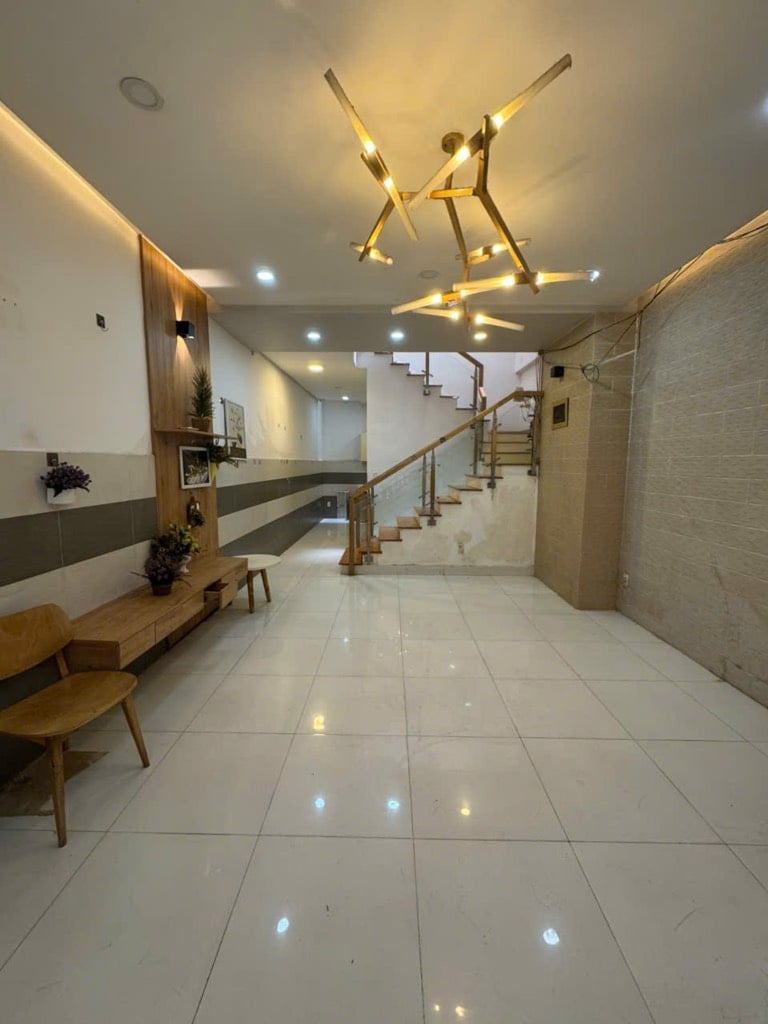 Bán nhà Nguyễn Lương Bằng Quận 7, ngang 8,5m cạnh trục 15B, dòng tiền 290tr/năm