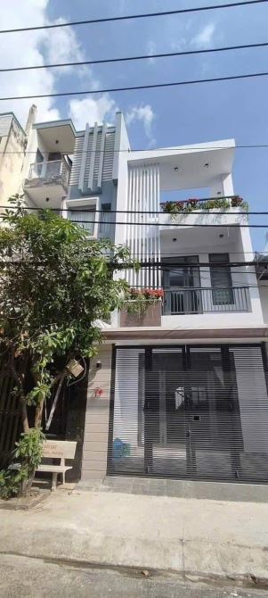 nhà MẶT TIỀN đang cho thuê 30tr/th ngay ĐÀO TẤN, Q5. Giá ngộp 4,85 Tỷ/ 90m2 (5m x 16m)