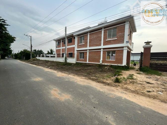 Bán / cho thuê nhà xưởng khuôn viên lớn – Bến Cát, Bình Dương – 6.105m²