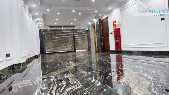 Bán toà Building mặt phố La Thành 9 tầng - gần ngã tư Daewoo