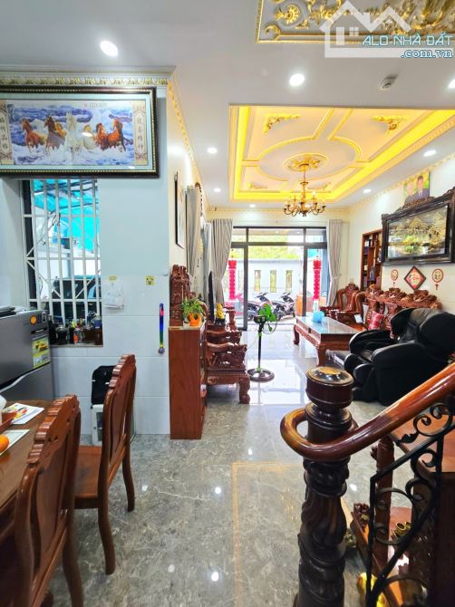 Biệt Thự Đẹp, Khu Dân Cư Gia Hòa, gần đường Đỗ Xuân Hợp, Dt 160m, ngang 8m, chỉ 19.8 tỷ