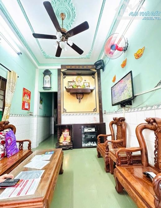 Bán nhà Xóm Đất ( 6 x 11 ) sát mặt tiền, 3 tầng đúc hiện ngăn đôi nhỉnh 9 tỷ.