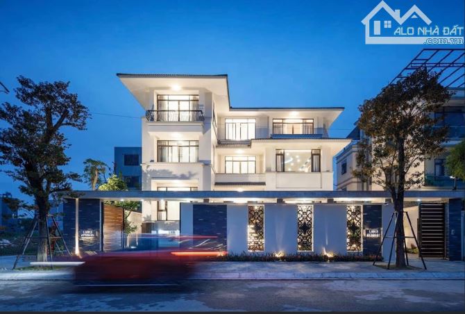 *Bán Biệt Thự 3 tầng, đường Phạm Quang Ảnh, gần biển Mỹ Khê, dt 366m2, giá 45 Tỷ